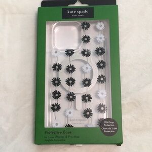 Kate Spade Black and White Daisy iPhone 15 Pro Max Case